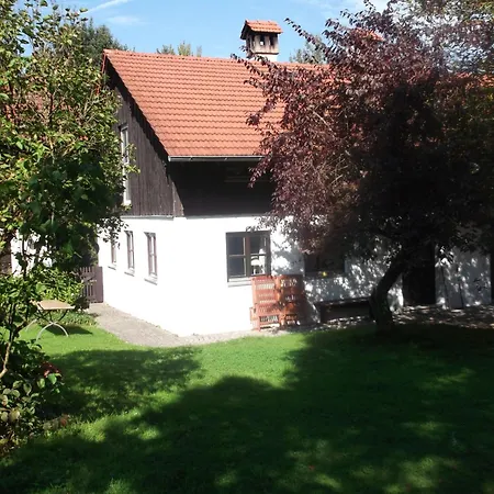 Fuer Vier Personen Mit Sitzgelegenheit Holiday home Schollnach
